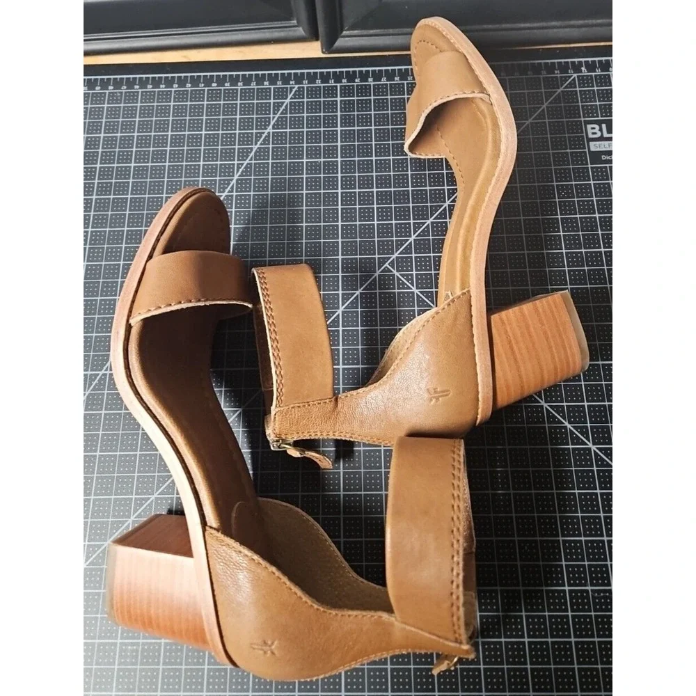 Frye Women's Brielle Back‎ Zip Heeled Sandal, Cognac, women Sz 9.5M
